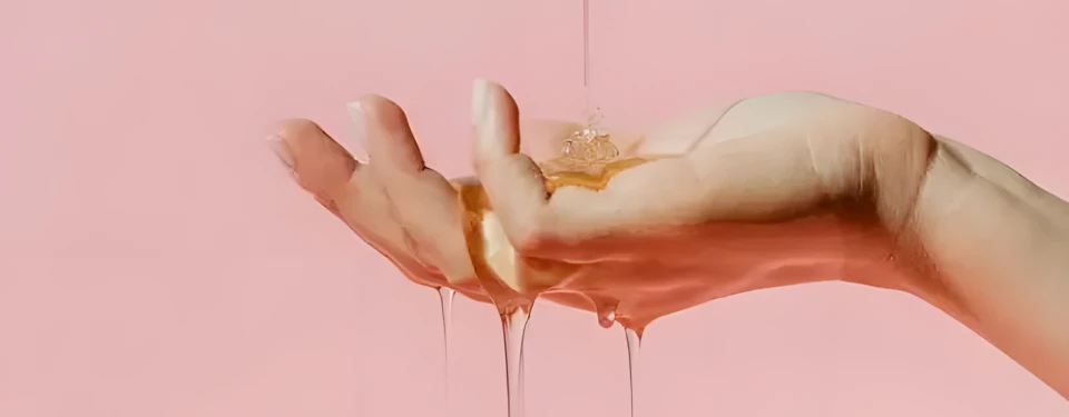 Ésteres en cosmética: Qué son, tipos y beneficios clave
